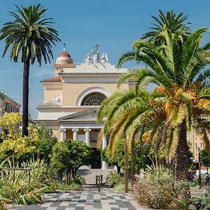 https://11-le-bonapart.fr-provencehotel.com